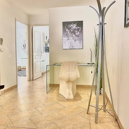 Apartment 3 - 8b2